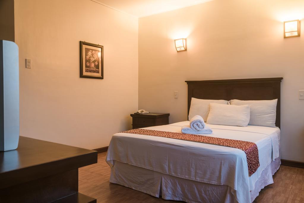 מנדאוה סיטי Oftana Suites מראה חיצוני תמונה
