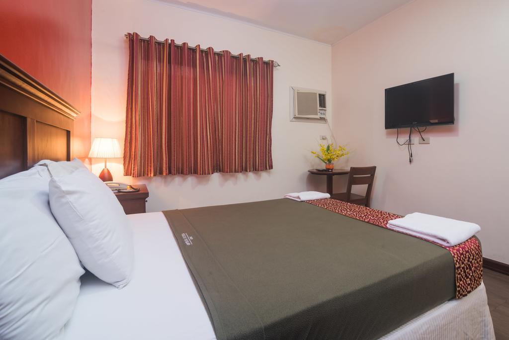 מנדאוה סיטי Oftana Suites מראה חיצוני תמונה