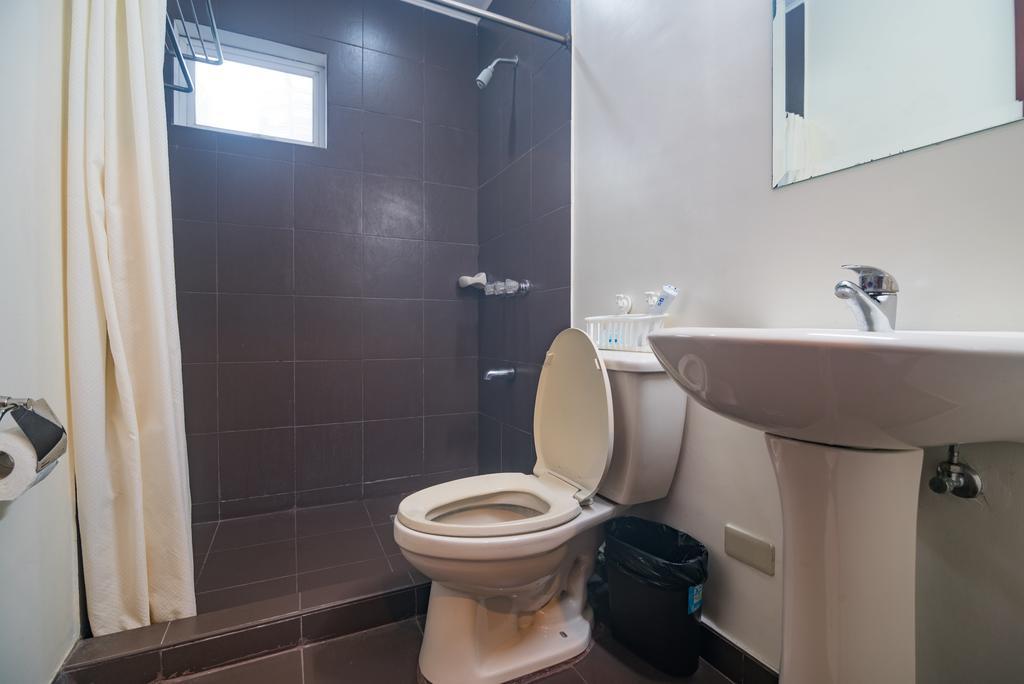 מנדאוה סיטי Oftana Suites מראה חיצוני תמונה