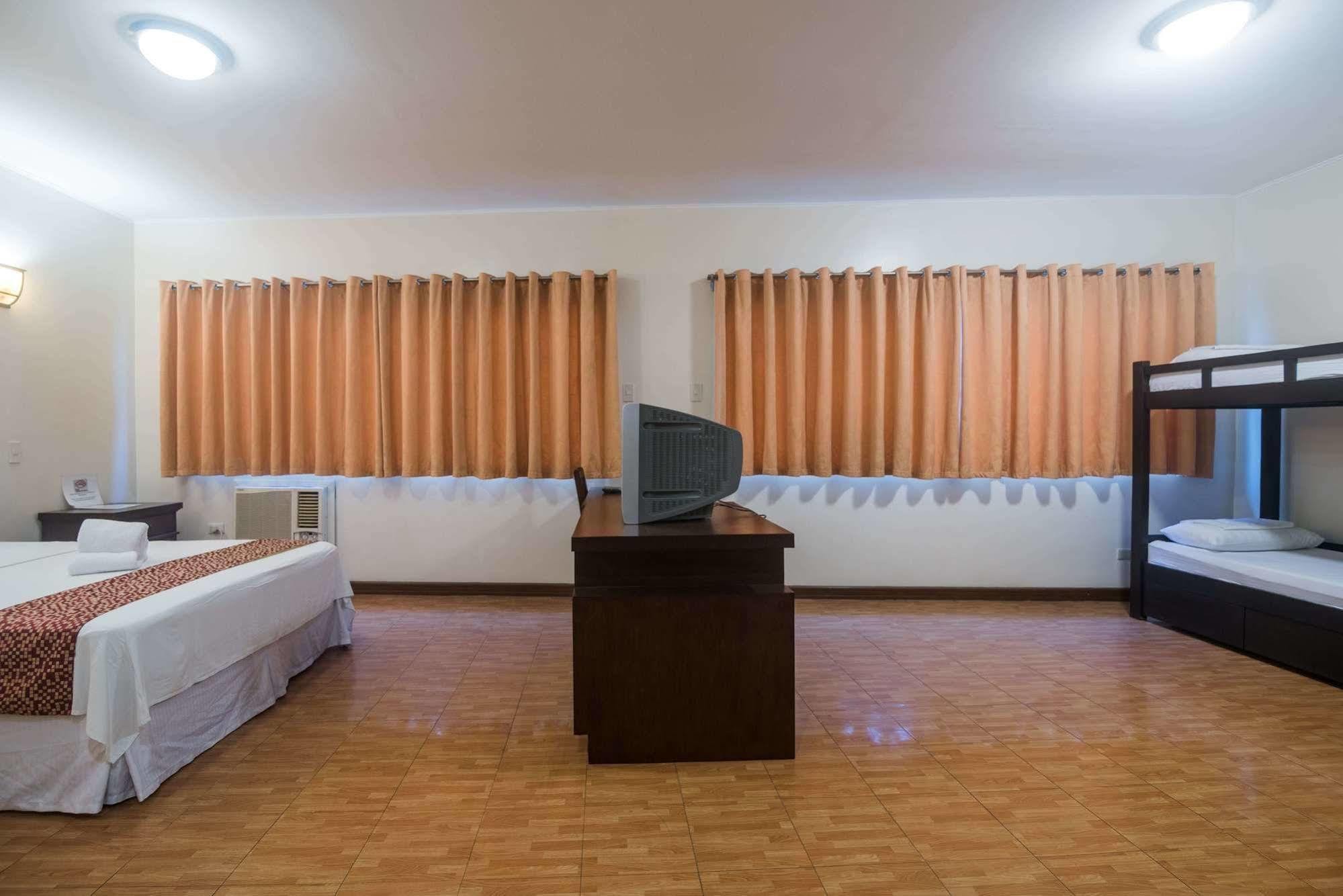 מנדאוה סיטי Oftana Suites מראה חיצוני תמונה