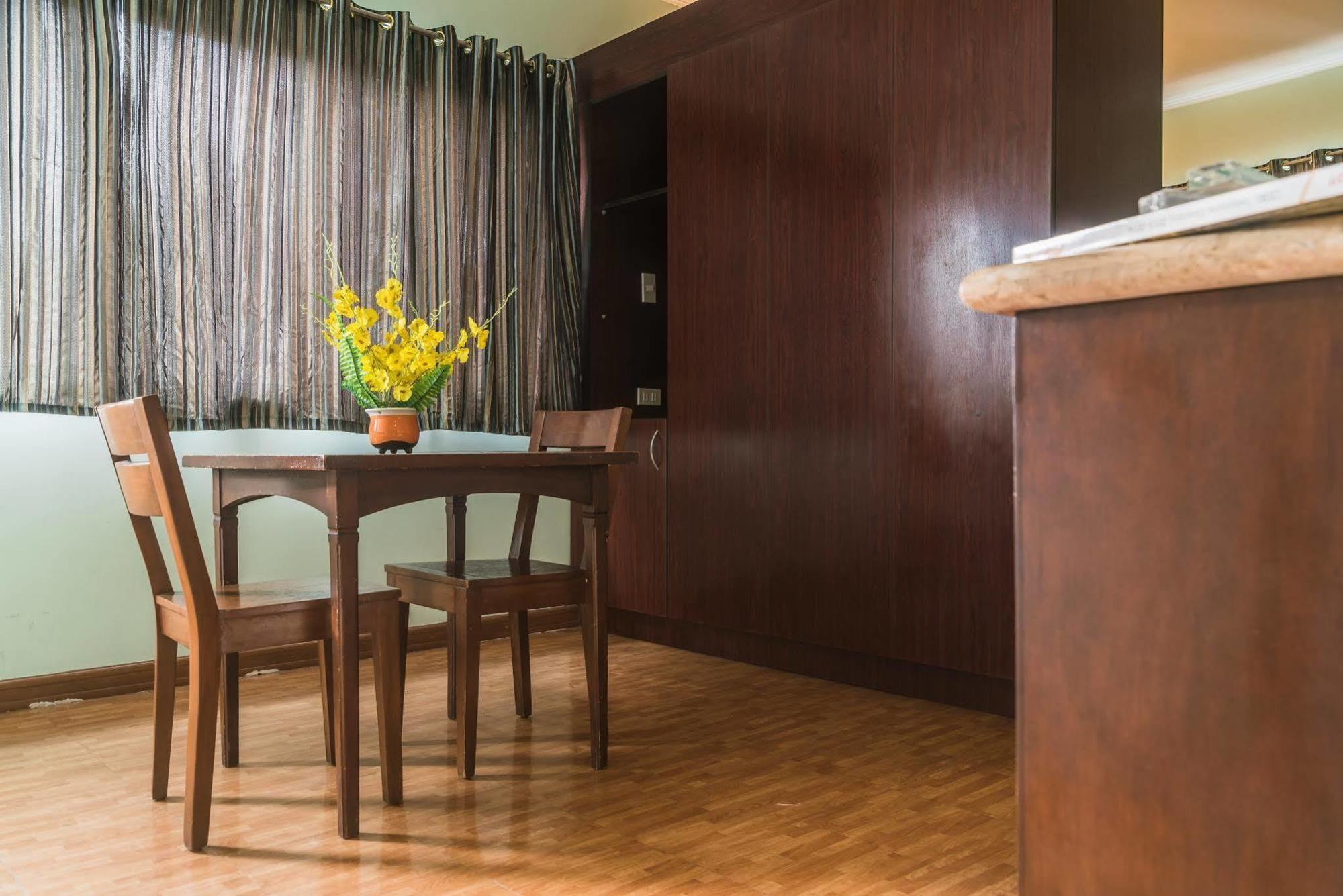 מנדאוה סיטי Oftana Suites מראה חיצוני תמונה