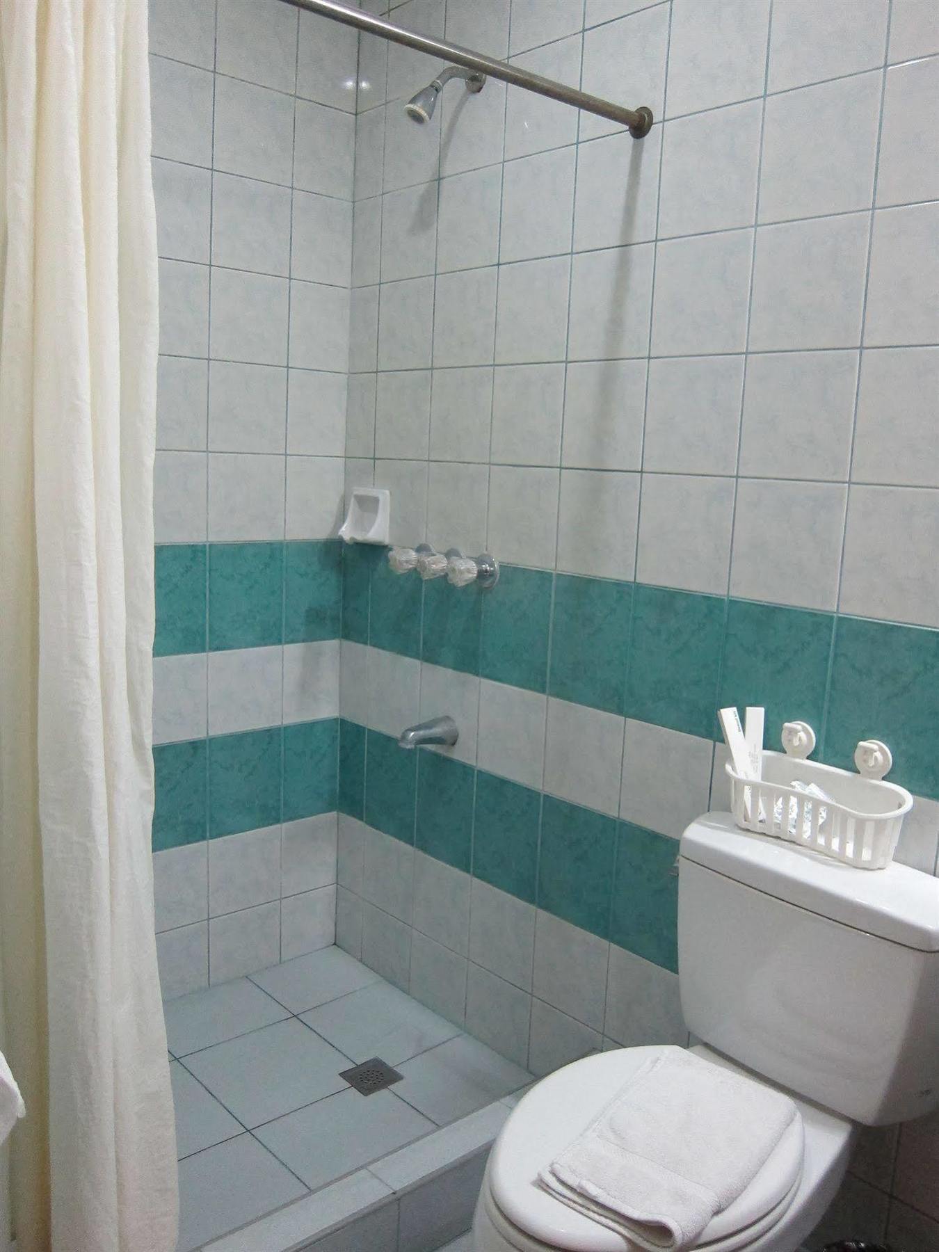 מנדאוה סיטי Oftana Suites מראה חיצוני תמונה