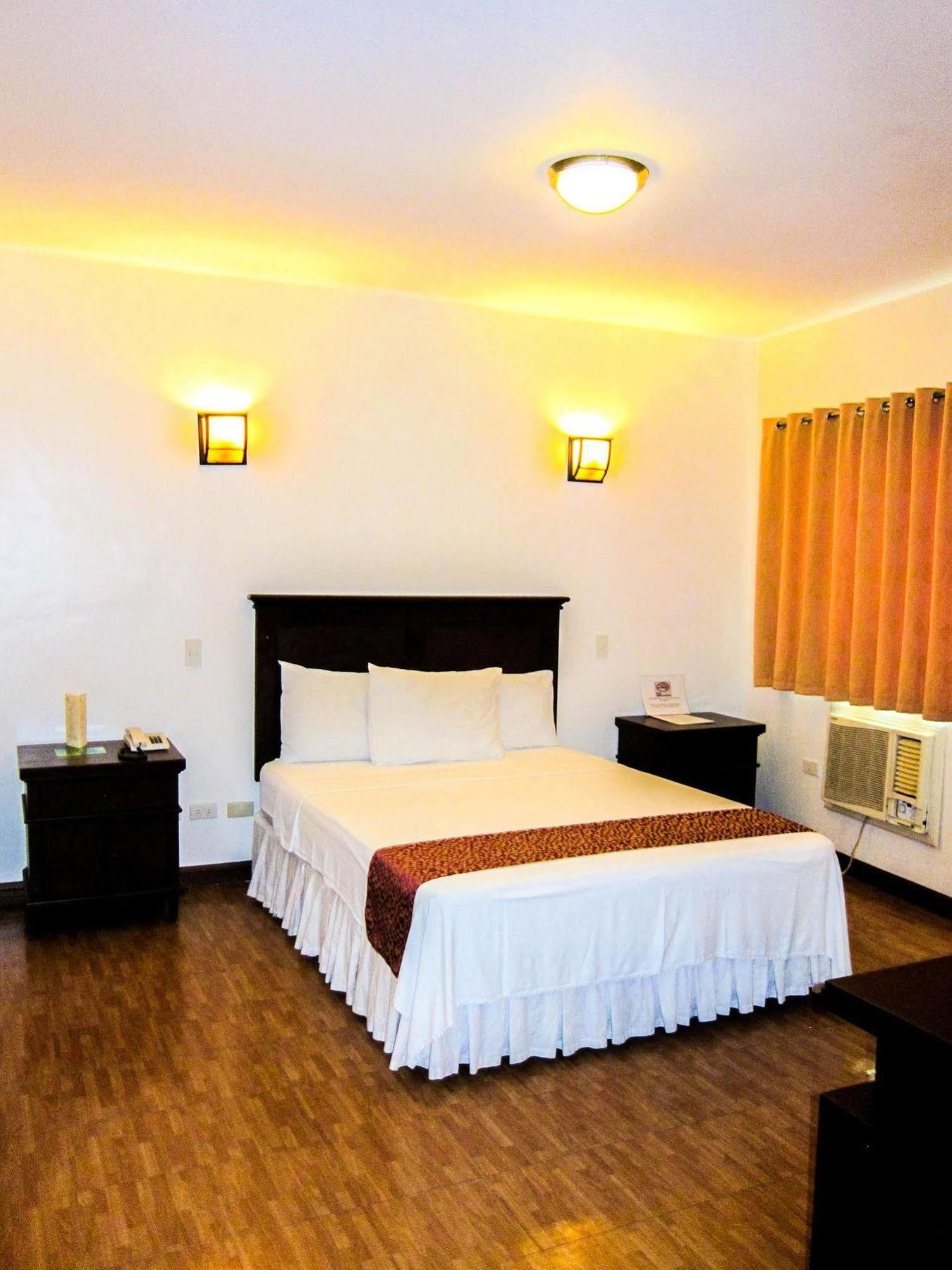 מנדאוה סיטי Oftana Suites מראה חיצוני תמונה