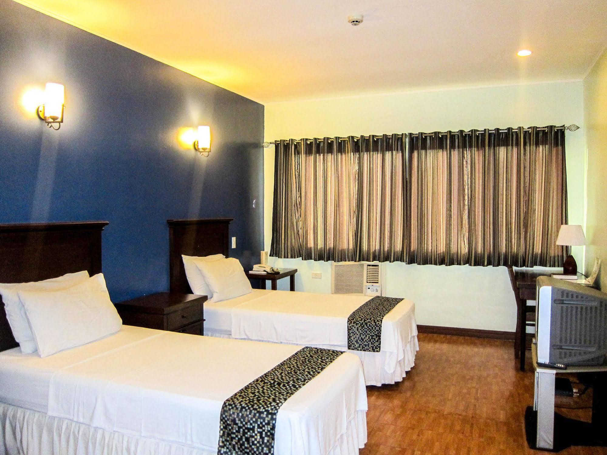 מנדאוה סיטי Oftana Suites מראה חיצוני תמונה