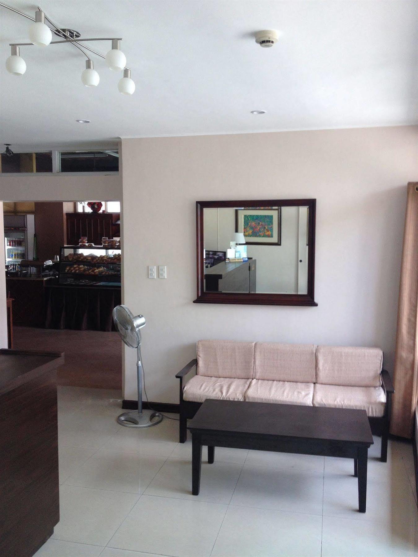 מנדאוה סיטי Oftana Suites מראה חיצוני תמונה