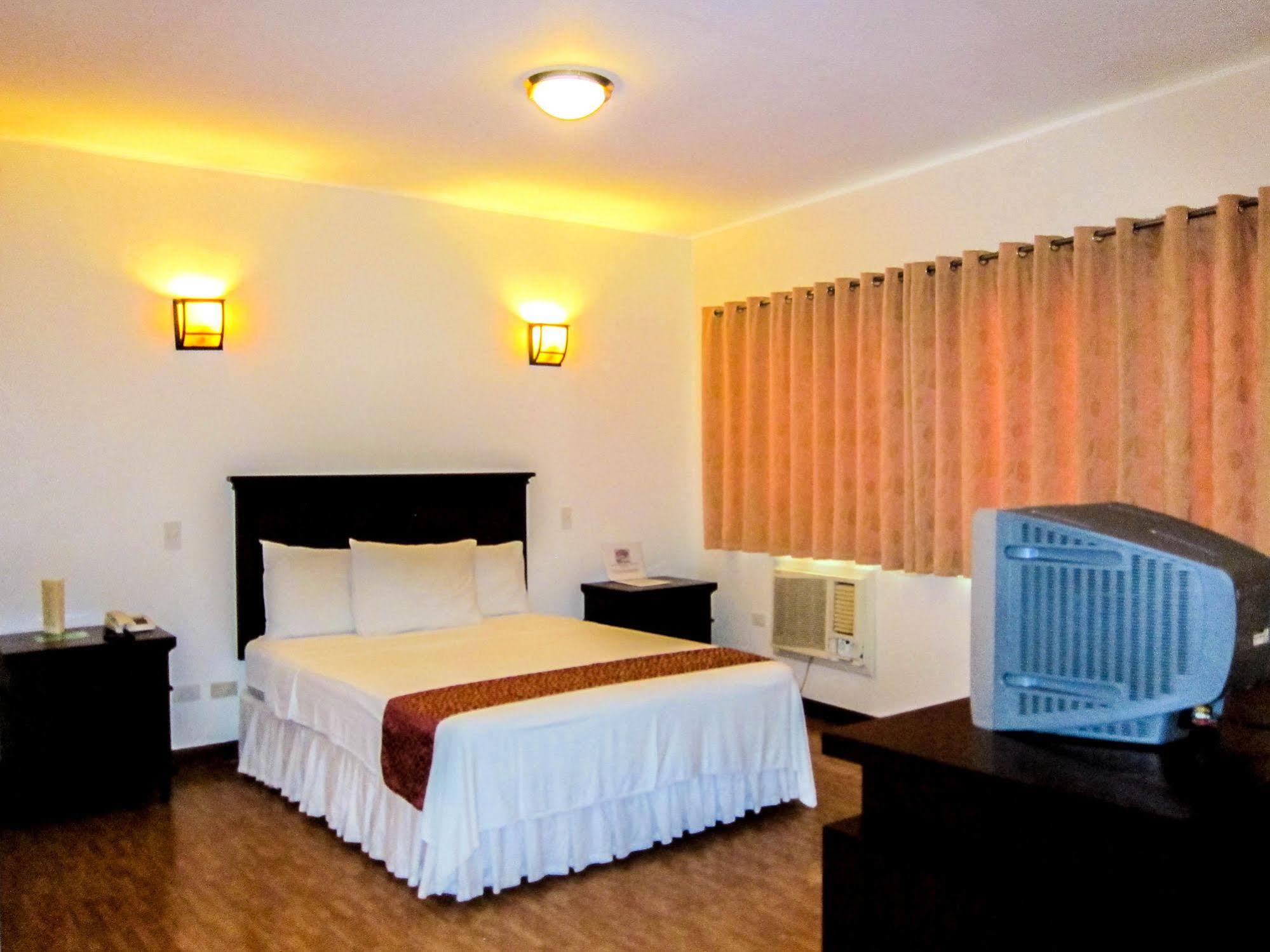 מנדאוה סיטי Oftana Suites מראה חיצוני תמונה