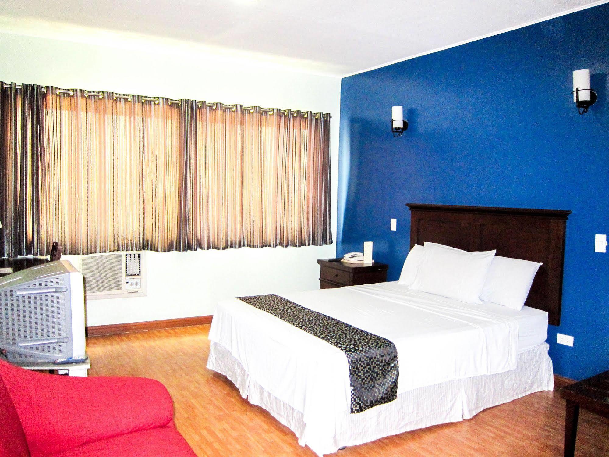 מנדאוה סיטי Oftana Suites מראה חיצוני תמונה