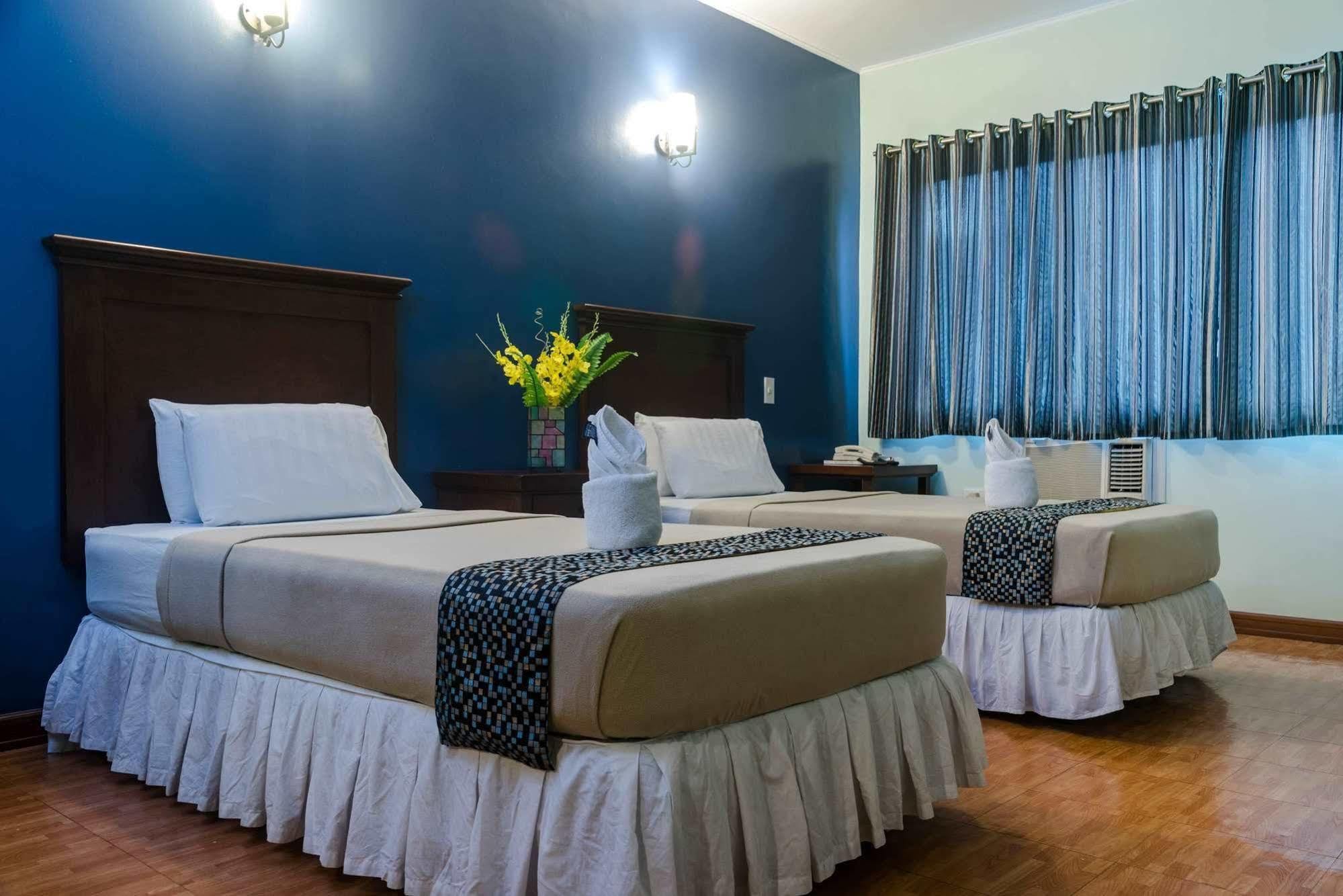 מנדאוה סיטי Oftana Suites מראה חיצוני תמונה
