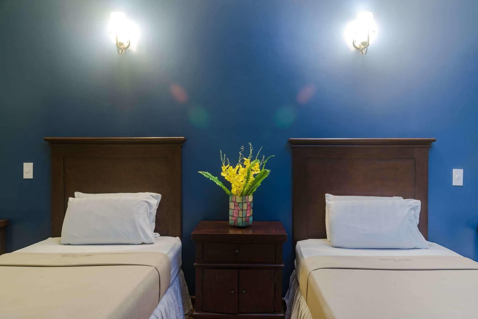 מנדאוה סיטי Oftana Suites מראה חיצוני תמונה