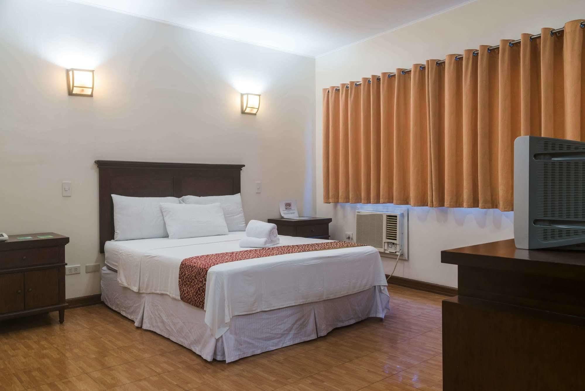 מנדאוה סיטי Oftana Suites מראה חיצוני תמונה
