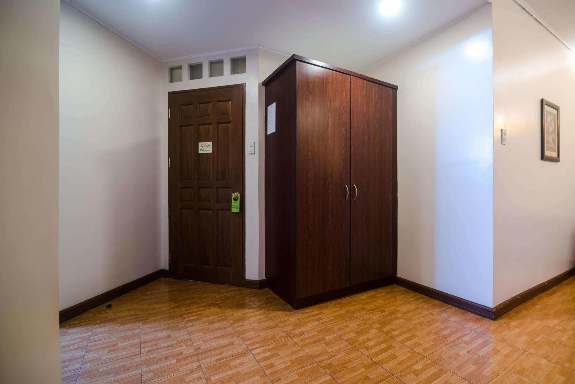 מנדאוה סיטי Oftana Suites מראה חיצוני תמונה