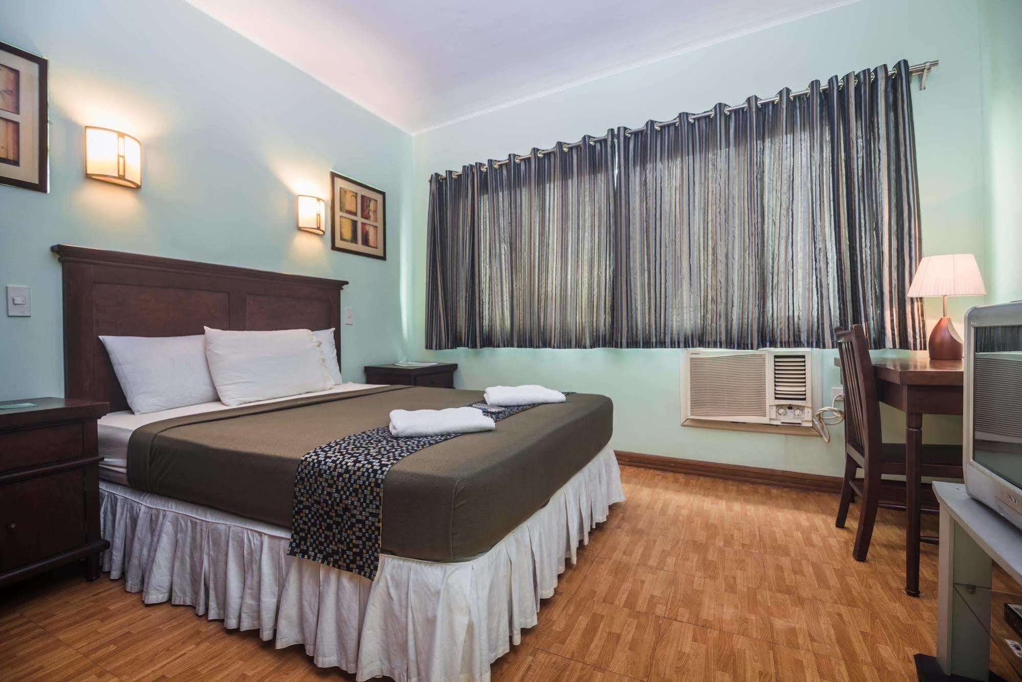 מנדאוה סיטי Oftana Suites מראה חיצוני תמונה